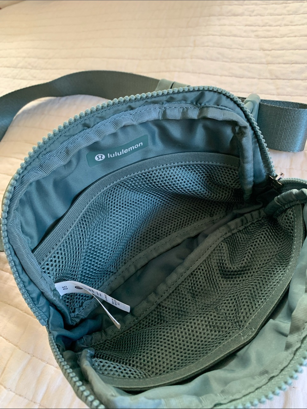 lululemon waist bag and pink cosmetic bag - Picture 4 of 11